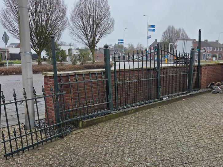 mooie 2 delige poort met hekken, Tuin en Terras, Tuinhekken en Hekwerk, Zo goed als nieuw, IJzer, Met poort, Ophalen