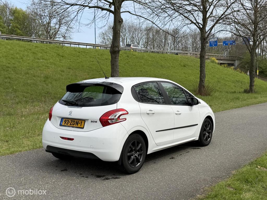 Peugeot 208 1.2 VTi Envy*DISTRIBUTIE VV*PARKEERSENSOR*CRUISE, Voorwielaandrijving, Euro 5, Stof, Gebruikt