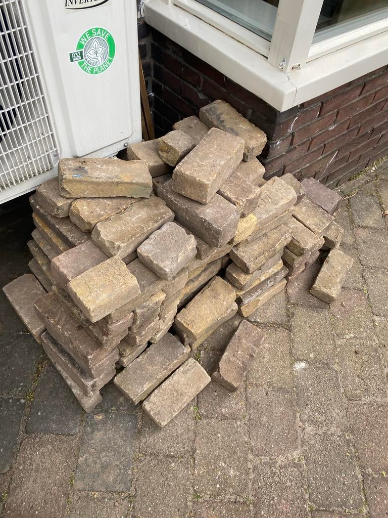 Gratis restpartij gele en rode Waaltjes, Tuin en Terras, Tegels en Klinkers, Overige materialen, Gebruikt, Klinkers, Ophalen of Verzenden