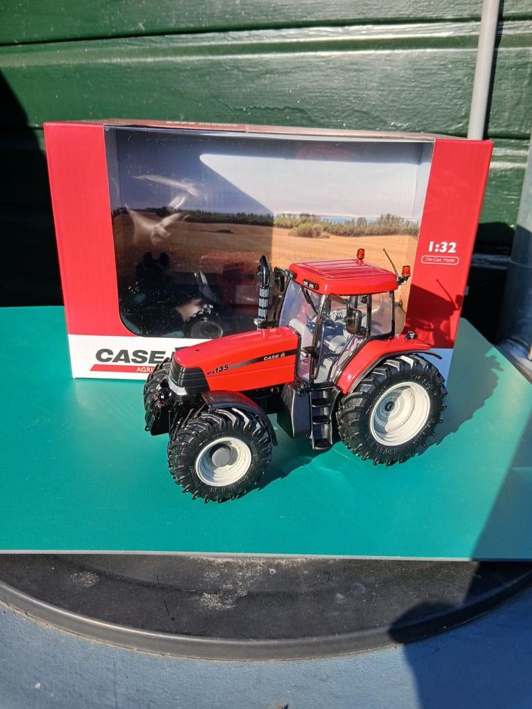 Case mx 135., Ophalen of Verzenden, Zo goed als nieuw, Tractor of Landbouw, Universal Hobbies