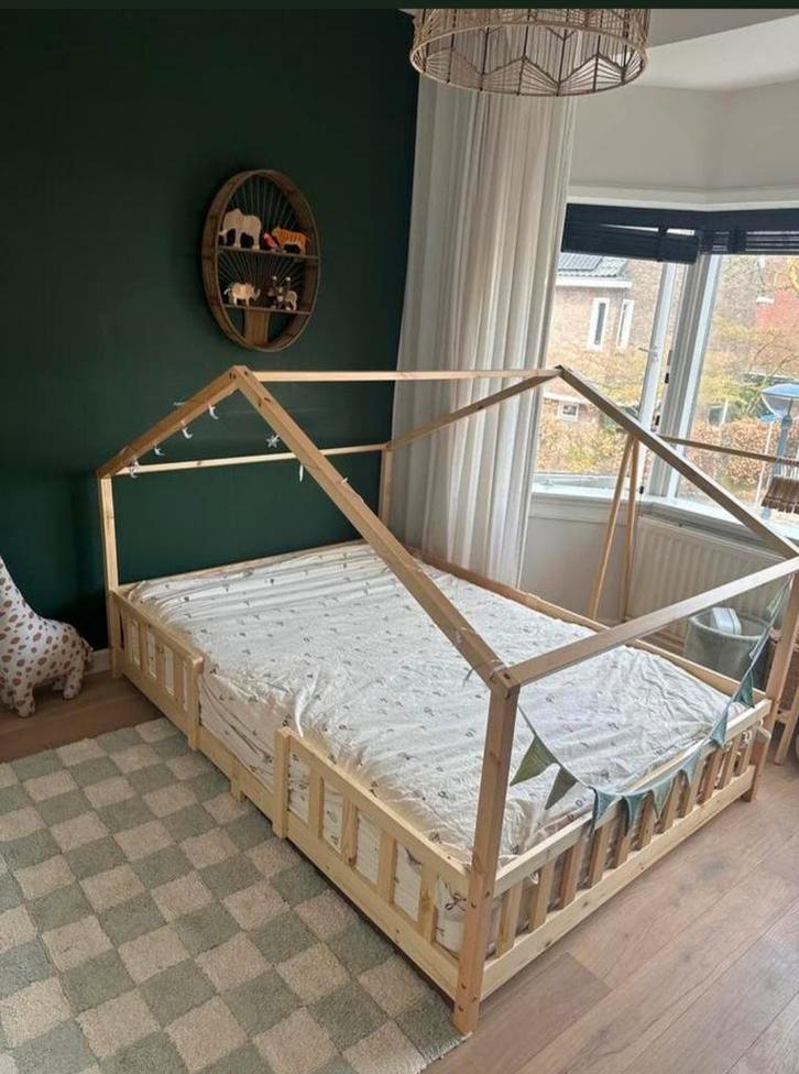 Bed, kinderbed, bedhuisje., Kinderen en Baby's, Kinderkamer | Bedden, 180 cm of meer, 85 tot 100 cm, Lattenbodem, Matras, Ophalen