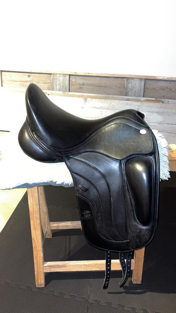 FairFax Zadel Dresuur nieuw, Dieren en Toebehoren, Paarden en Pony's | Zadels, Nieuw, Dressuur, Ophalen of Verzenden
