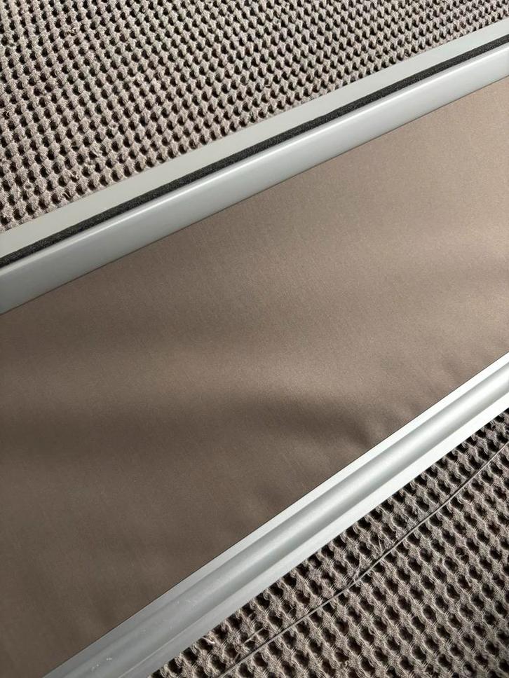 Velux verduisterend rolgordijn beige, Huis en Inrichting, Stoffering | Gordijnen en Lamellen, Gebruikt, 100 tot 150 cm, 50 tot 100 cm