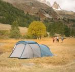 Decathlon Quechua 4-persoons tent - Ideaal voor kamperen, Ophalen of Verzenden, Gebruikt, Tot en met 4