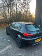 Alfa Romeo 147 NIEUWE APK, Auto's, Voorwielaandrijving, 4 cilinders, 400 kg, Zwart