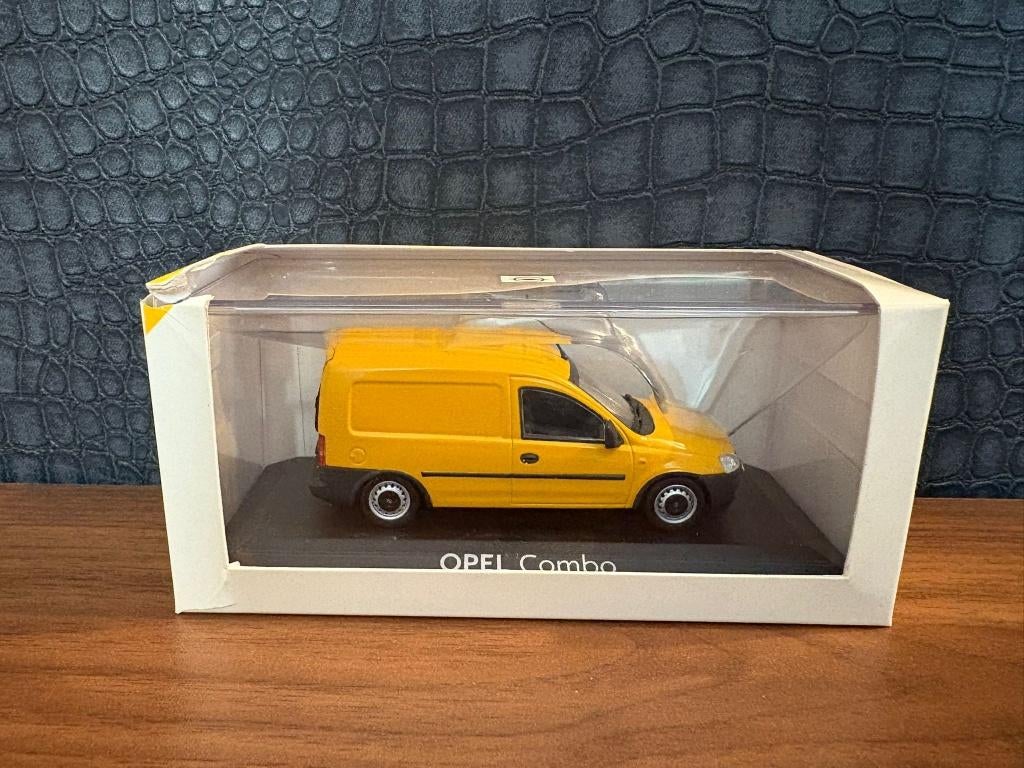 Uit eigen verzameling, Opel Combo van Minichamps., Ophalen of Verzenden, Nieuw, Auto, MiniChamps