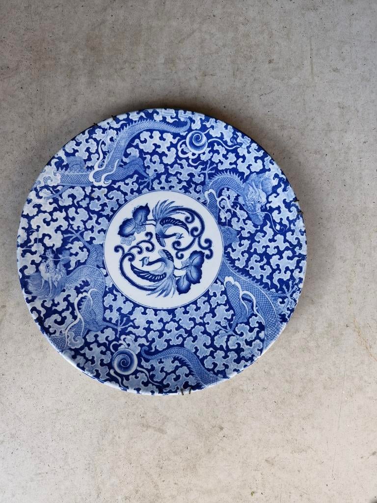 Grote 19e eeuwse japans porseleinen sierschotel met draken, Antiek en Kunst, Ophalen of Verzenden