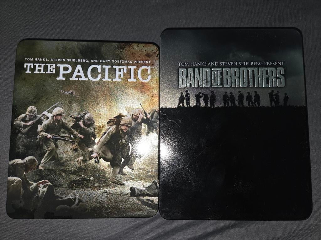 2X TV SERIE Band of Brothers dvd box & The pacific blu-ray, Ophalen of Verzenden, Zo goed als nieuw, Actie