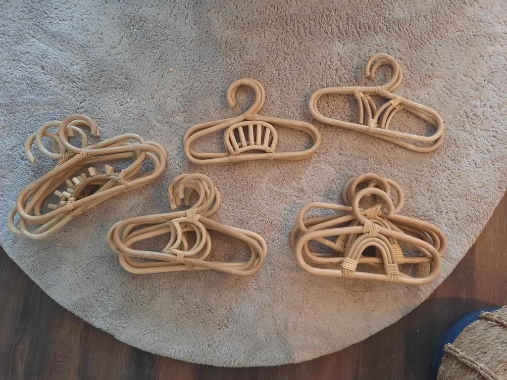Rotan kinderkamer kledinghangers, Ophalen of Verzenden, Zo goed als nieuw, Bord