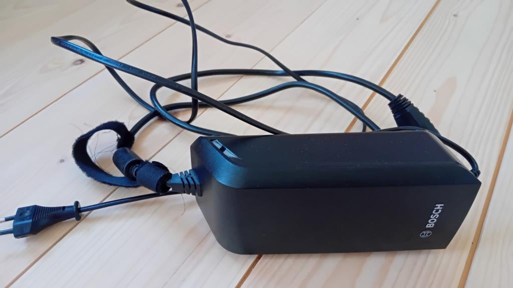 Bosch e-bike oplader 230V, z.g.a.n., Ophalen of Verzenden, Zo goed als nieuw
