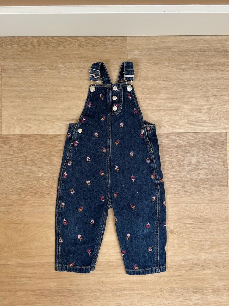 Z.g.a.n. Donkerblauwe denim tuinbroek, Zara, maat 92, Kinderen en Baby's, Kinderkleding | Maat 92, Broek, Meisje, Ophalen of Verzenden
