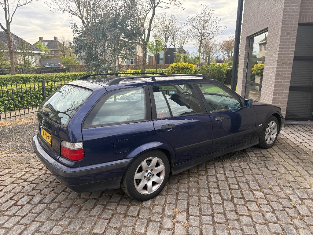 BMW 3-Serie 1.8 I 318 Touring 1998 Blauw, 4 cilinders, Blauw, 1796 cc, Origineel Nederlands