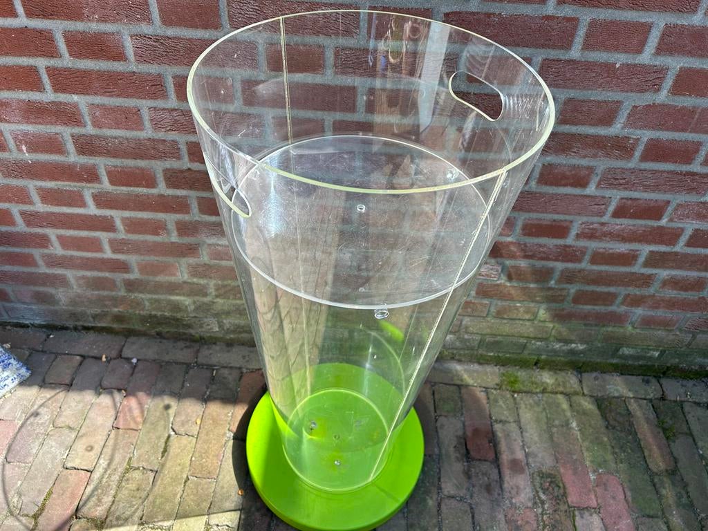 Grote vitrine trechter display., Ophalen, Zo goed als nieuw, 25 tot 50 cm, Kunststof
