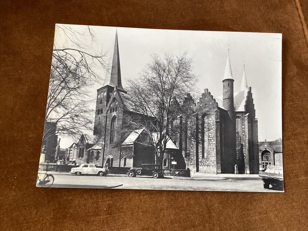 Aarhus, Denemarken. Domkerk. Oude auto, Ophalen of Verzenden, Ongelopen, Overig Europa