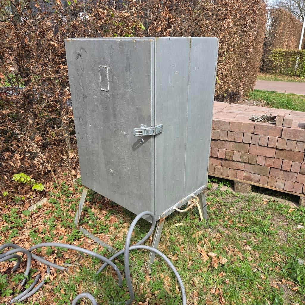 Nette Bouwkast, Ophalen