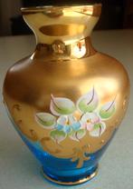 klein kristallen Boheems vaasje blauw met goud € 12,50, Overige kleuren, Ophalen of Verzenden, Minder dan 50 cm, Glas