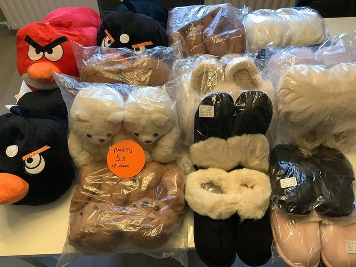 partij luxe sloffen en voetverwarmers. ( partij 53), Diversen, Rommelmarktspullen, Ophalen of Verzenden