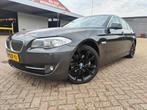 BMW 5-Serie 520i AUT carplay leder interieur, Automaat, Beige, 4 cilinders, 2000 kg