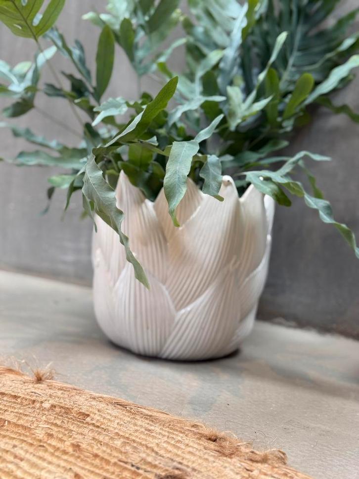 Stijlvolle witte bloempot, Tuin en Terras, Bloempotten, Zo goed als nieuw, Aardewerk, Binnen, Minder dan 40 cm, Minder dan 25 cm