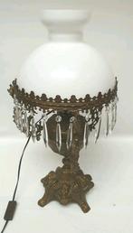 Antieke olielamp van koper, melkglas en kristalpegels, Ophalen