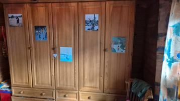 Kleding kast beschikbaar voor biedingen