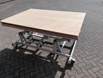 Heftafel voor in de werkplaats  beschikbaar voor biedingen