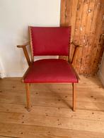mid century houten armstoel rood bekleed, Antiek en Kunst, Antiek | Meubels | Stoelen en Banken, Ophalen