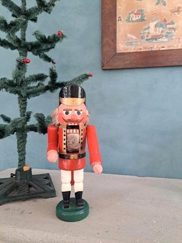 oude houten notenkraker Duitsland beschikbaar voor biedingen