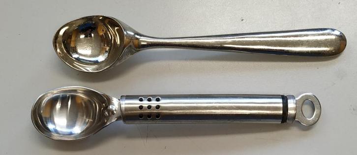 Te Koop: Twee ijsscheppen.  , Huis en Inrichting, Keuken | Keukenbenodigdheden, Gebruikt, Ophalen of Verzenden