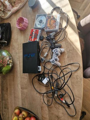 PlayStation 2 (PS2) met games en controllers beschikbaar voor biedingen