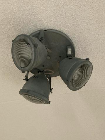 Plafondspot met 3 lampen beschikbaar voor biedingen
