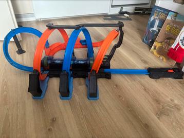 Racebaan hotwheels spiraal beschikbaar voor biedingen