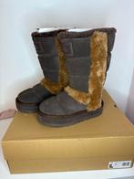 Zeer mooie UGG Classic Chillapeak Tall, Kleding | Dames, Schoenen, Hoge laarzen, UGG, Bruin, Ophalen of Verzenden