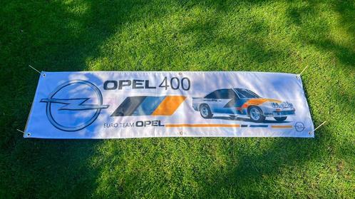 OPEL MANTA 400 BANNER 45X180 MET BEVESTIGGINGS OGEN, Auto diversen, Wieldoppen, Nieuw, Ophalen of Verzenden