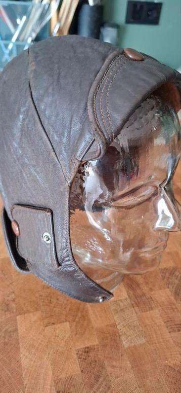 Ouderwetse leren helm. Solex, leger beschikbaar voor biedingen