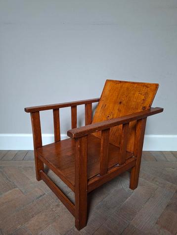 Antieke Kinderstoel beschikbaar voor biedingen