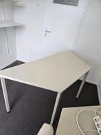 GRATIS 4 tafels / bureau s. Afhalen in Heibloem., Ophalen