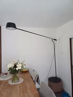 Een hanglamp op de vloer, Huis en Inrichting, Lampen | Vloerlampen, Ophalen, Zo goed als nieuw, Metaal, Modern