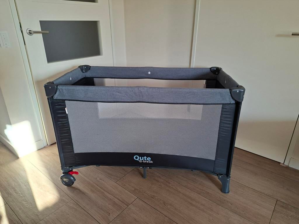 Qute Q-break Campingbedje + extra matras, Ophalen, Zo goed als nieuw, Reisbedje