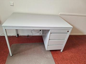 TE KOOP BURO MET 3 LADENBLOK beschikbaar voor biedingen