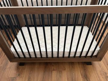 Europe Baby Beau Ledikant 60x120 Walnoot + Matra 60 x 120 cm beschikbaar voor biedingen