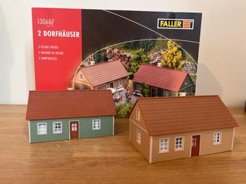 Faller H0 130607 – 2 dorpshuisjes met doos beschikbaar voor biedingen