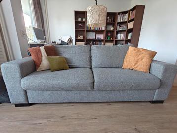 Grijzen stoffen banken (2 stuks)