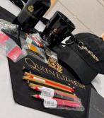 Queen elizabeth II 2 - Pakket, tas pet mok bidon pins boek, Nieuw, Ophalen of Verzenden, UK, Buitenland