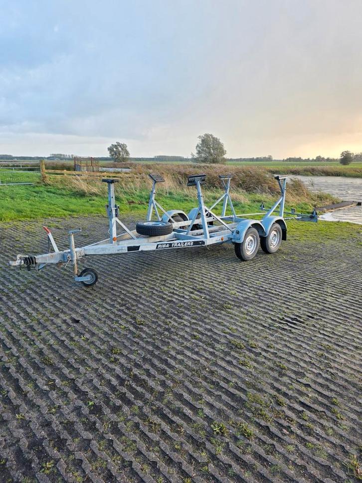 Kielboot trailer Riba 3000vt, Watersport en Boten, Boottrailers, Gebruikt, Kielboottrailer, 1500 tot 3000 kg, 6 tot 9 meter, Verstelbare verlichting
