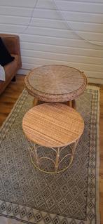 2 Rotan/Bamboe Bijzettafels, Minder dan 55 cm, Gebruikt, Glas, Ophalen