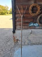 Antieke hooivork, Ophalen