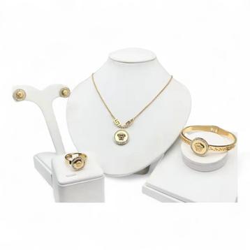 Mooie Versace sieraden set voor vrouwen 18K goud verguld beschikbaar voor biedingen