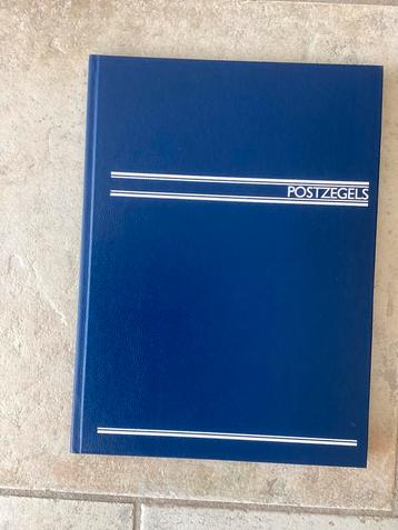 Leeg Postzegelalbum beschikbaar voor biedingen