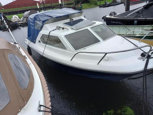 Snelle motorboot uit 1977, Watersport en Boten, Motorboten en Motorjachten, Gebruikt, Polyester, Tot 6 meter, Benzine, Binnenboordmotor